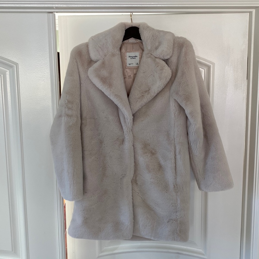 Pre-loved Abercrombie & Fitch Women Faux Fur Coat